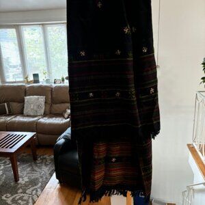 WOMANS OSWAL SHAWL ONE SIZE      R